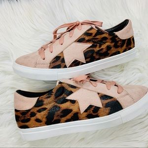 Pink leopard star sneaker